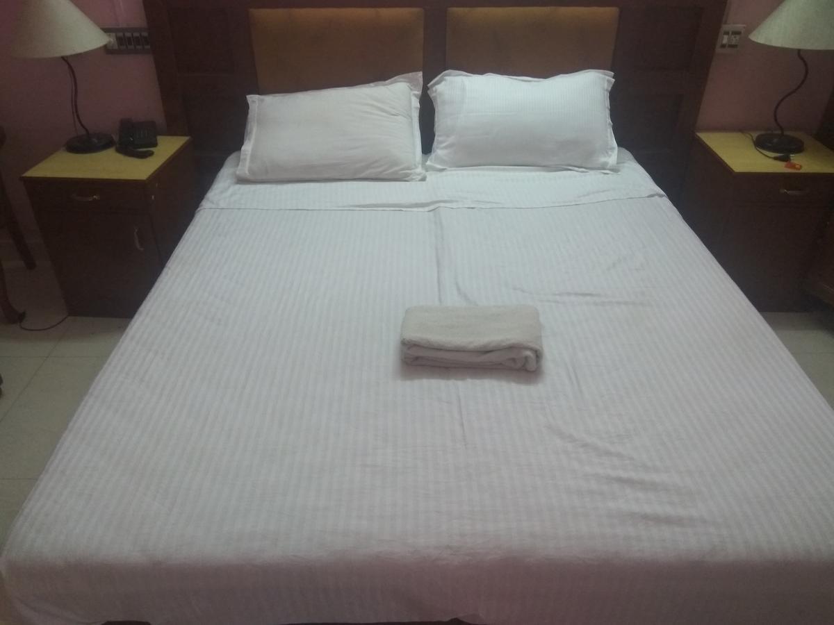 Hotel Malika Residency Ettumanoor Exterior foto